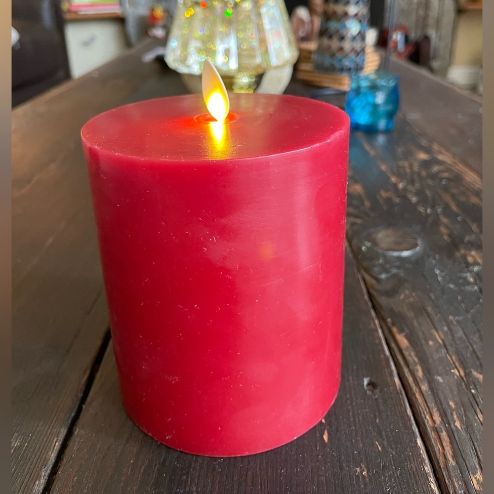 Pottery Barn Flickering Flameless Wax Pillar Candle-4x4.5 New Batteries Included